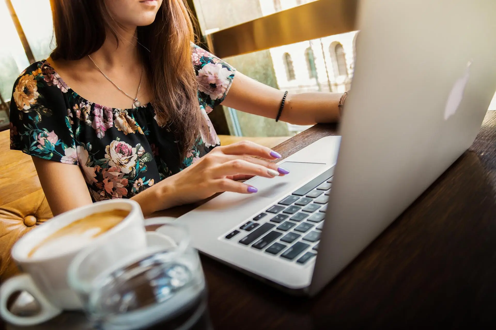 pexels-woman-access-to-work