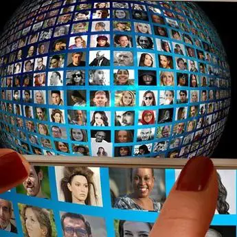Alumni Community Globe_Small (3)