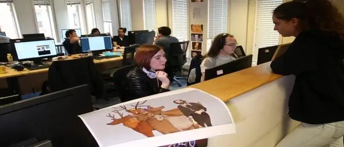 Games-Design-O8-Eden-and-students-in-background-studio8