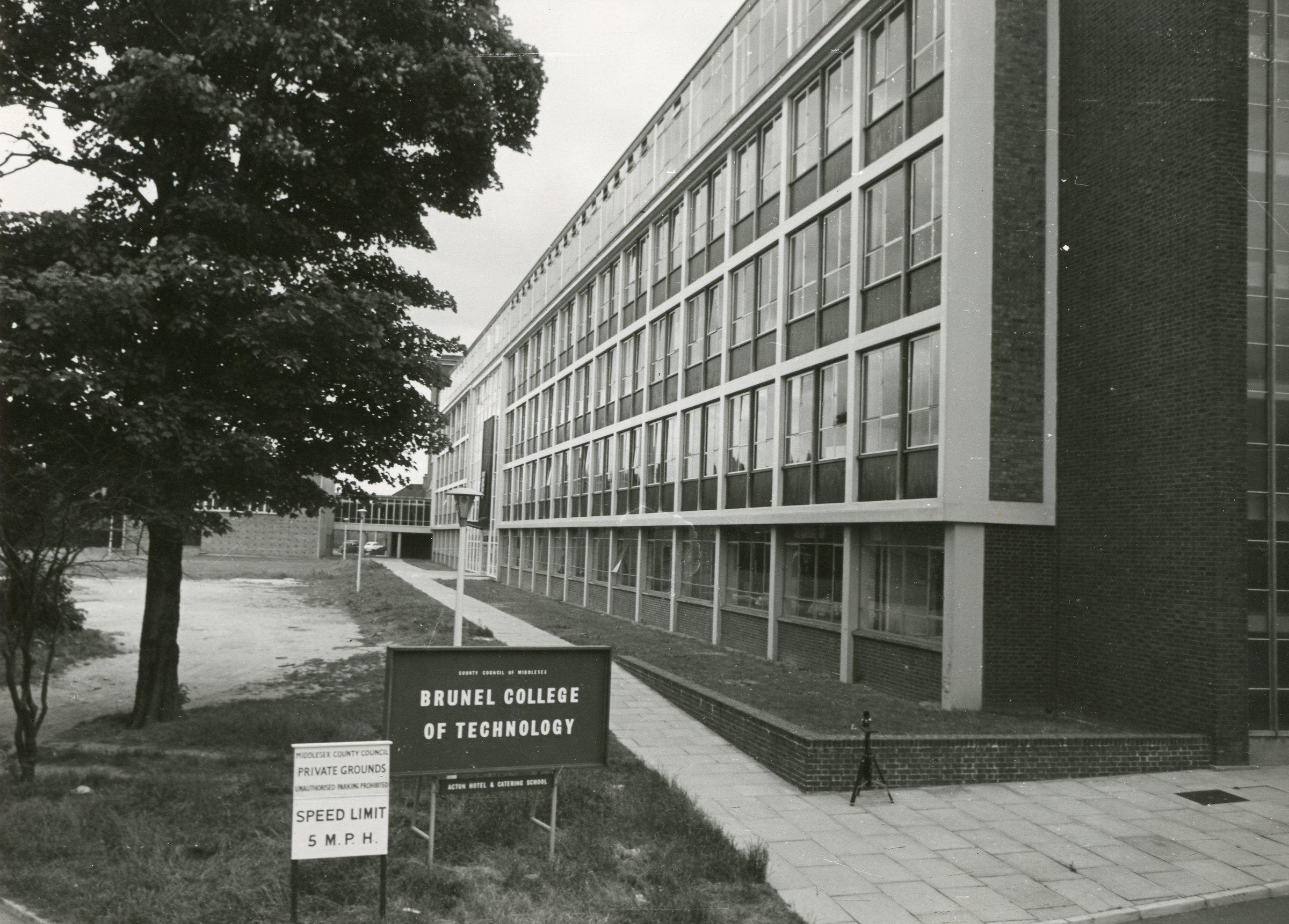 Brunel College of Technology is opened by Mr Geoffrey Lloyd.