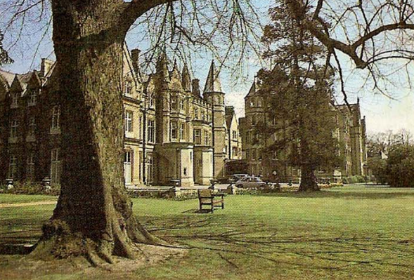 Merge with Shoreditch College of Education