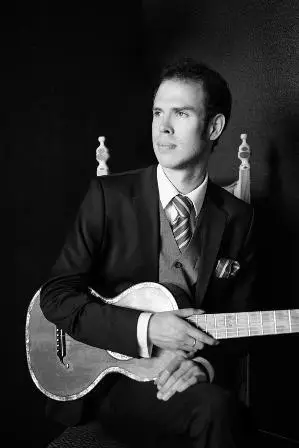 image of Johan Lofving, theorbo & guitar