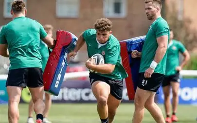 image of Elliot Chilvers signs long-term contract