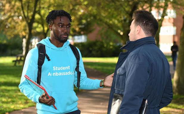 student-ambassdor-chatting-with-open-day-attendee-Cropped-618x384