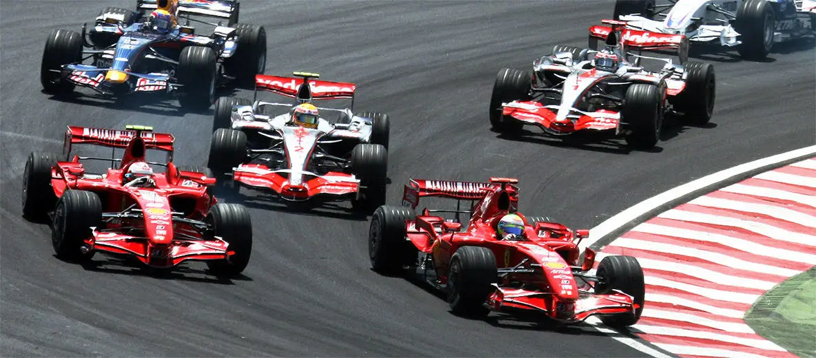 2007_Brazilian_GP_4_drivers_at_start