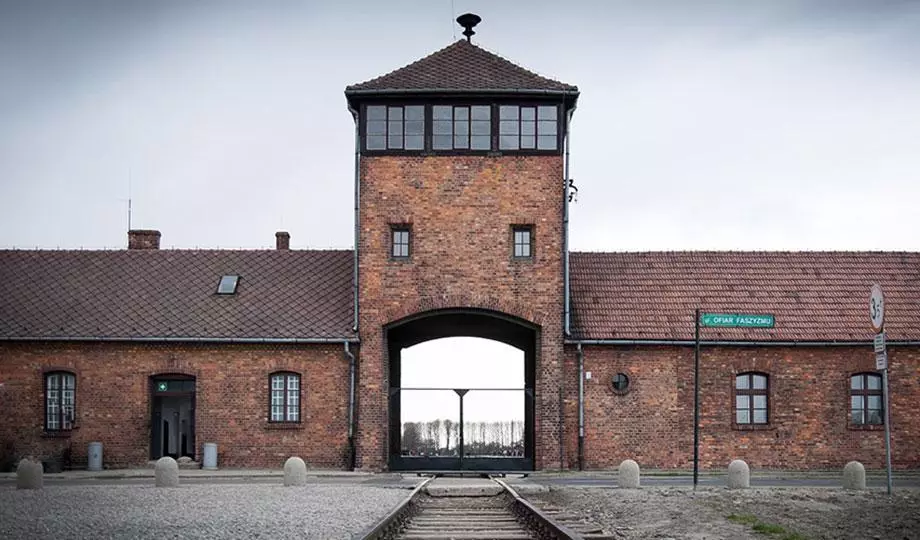 Auschwitz_920x540