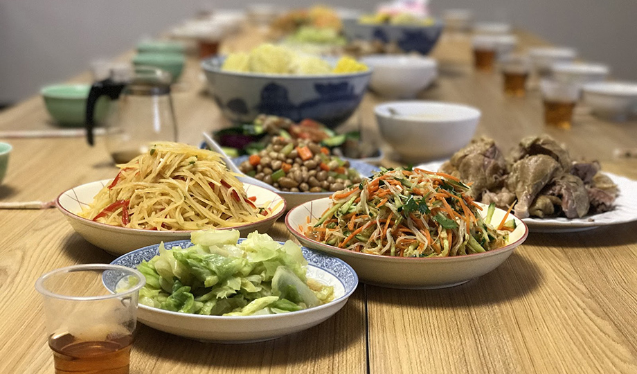 Homecooked meals hit the spot for Chinese students, study suggests