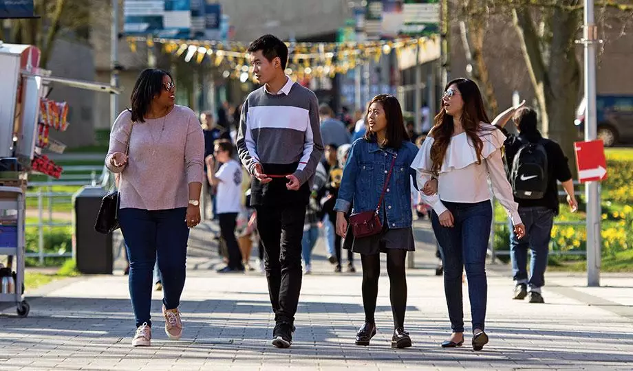 Student_group_walking_920x540