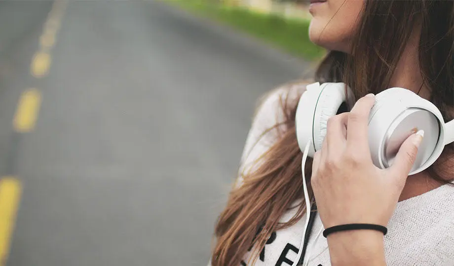 headphones girl