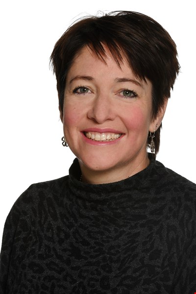 <span class='contactname'>Dr Gwen Ineson</span>