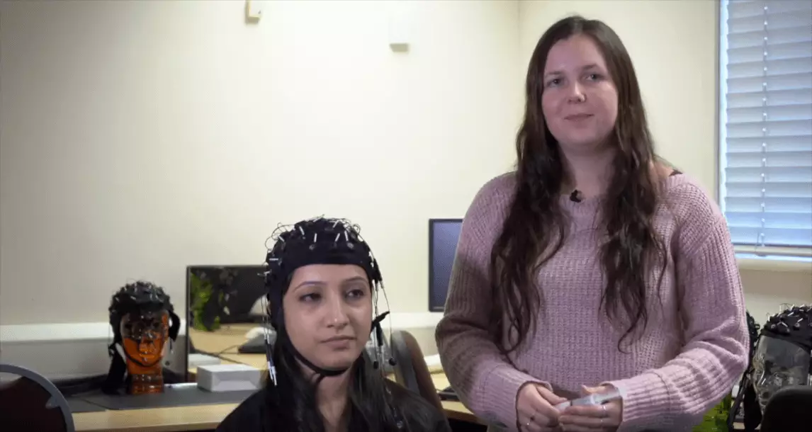 Brunel psychology student Jess demonstrate how the brain links perception and memory
