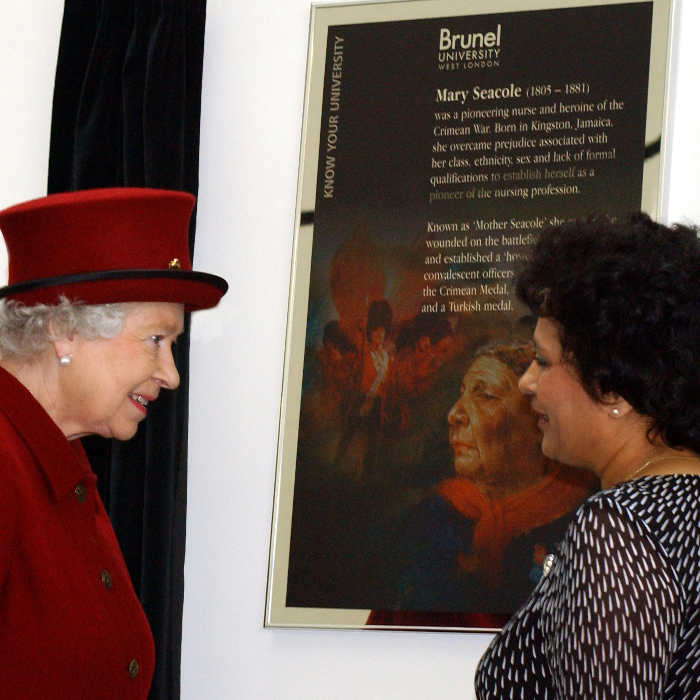 HRH and Lorraine de Souza with plaque 2
