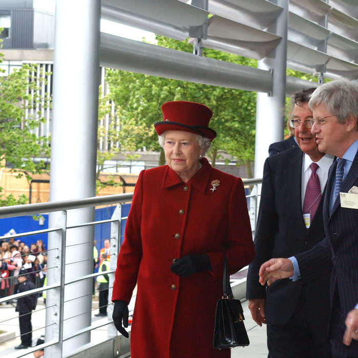 Queen on balcony_15610