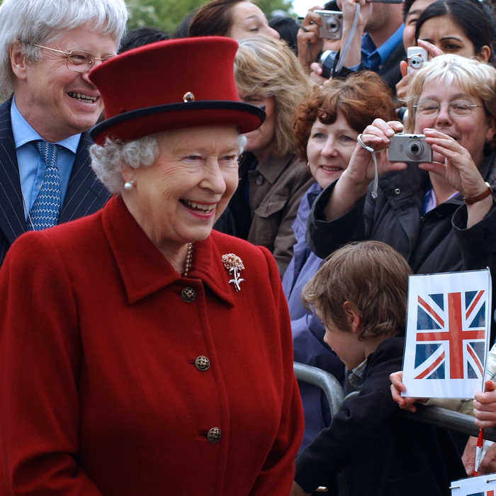 The Queen - Walkabout 2_15611