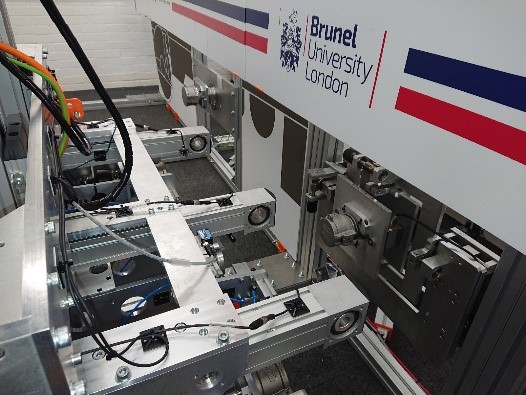 fluid servicing robot