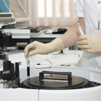 medic in lab