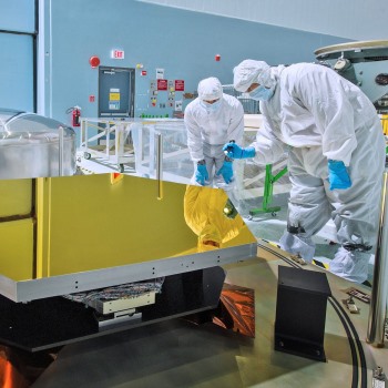 space-telescope-mirror