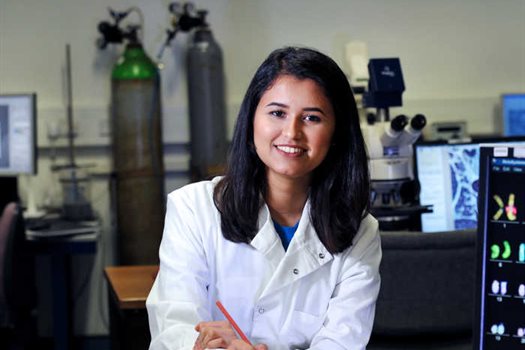 Farheen_Shaikh_in_biosciences_lab