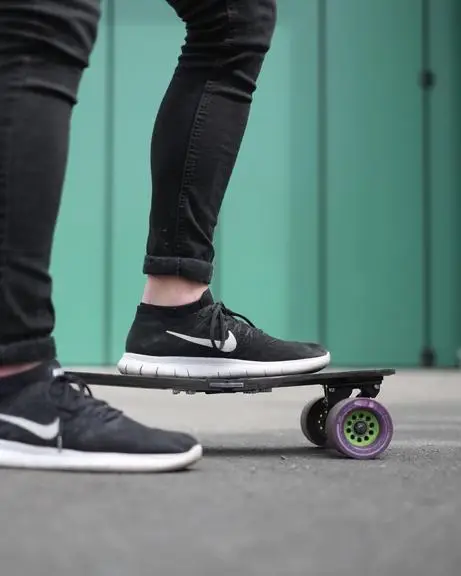 Iconicle folding skateboard 