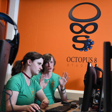 Students working on octopus 8 project Image