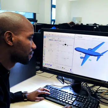 UG Aerospace_Engineering_MStudent looking at flight design-4709