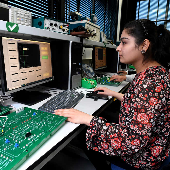 Course presentation: Wireless and Computer Communications Networks