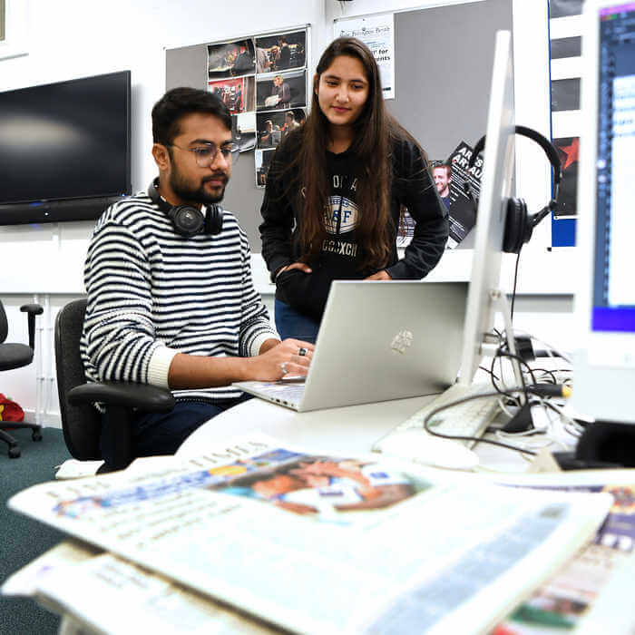 Journalism newsroom 